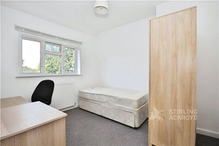 4 bedroom semi-detached house to rent - Photo 3