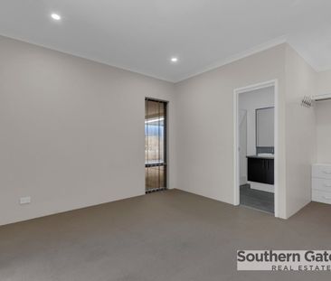 Easy Care Family Home! - Photo 2