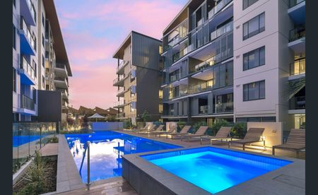 Stunning 2-Bedroom Apartment in Prestigious Jade Apartments - Photo 2