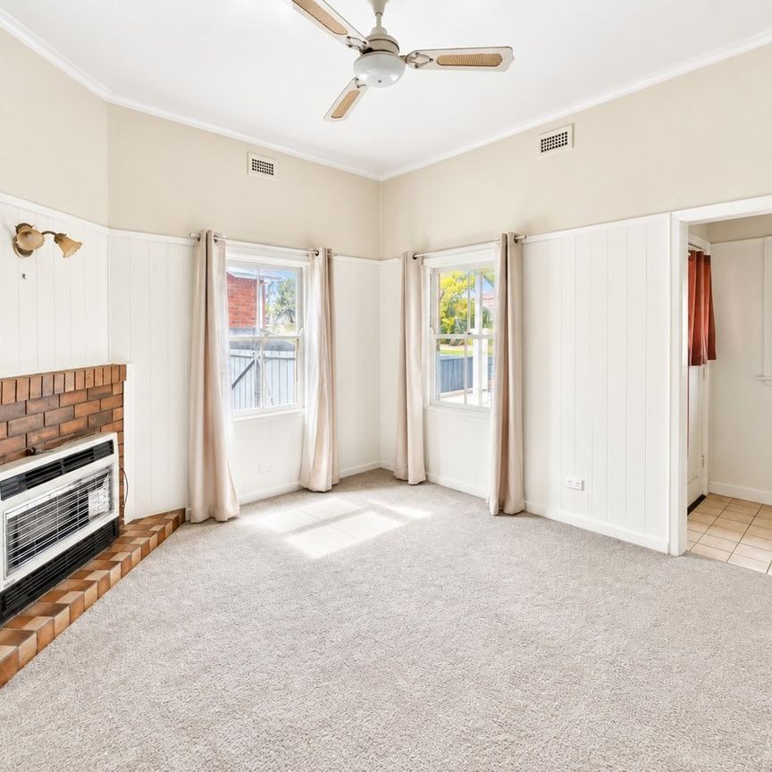 Charming 2 Bedroom Home - Photo 1