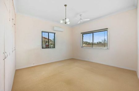 FAMILY LIVING IN THE HEART OF TOWN - Photo 5