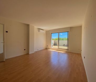 Location Appartement 3 pièces 61m² MARSEILLE 8ème - Photo 3