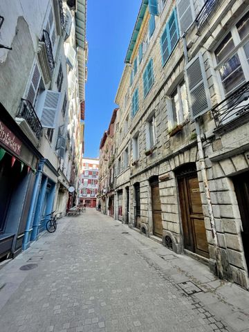 Appartement 90m2 BAYONNE - LOGEMENT ETUDIANT UNIQUEMENT à louer de 2 pièce(s) sur 90 m² - Photo 5