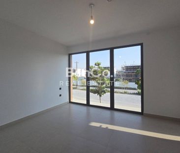 Park Facing | Brand New | Vacant Now - Photo 4