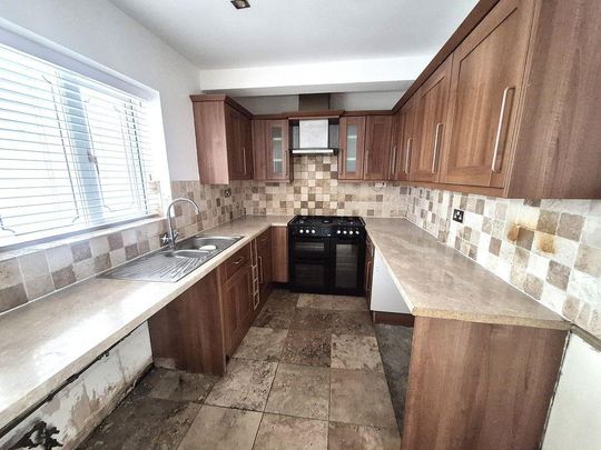 3 bedroom semi-detached house to rent - Photo 1