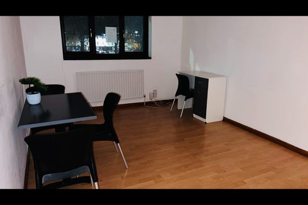 2 Bed Flat, Abbey Street, NG7 - Photo 1