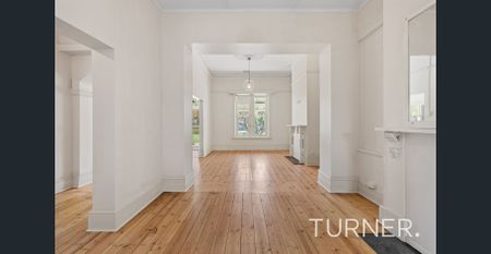 SPACIOUS 5 BEDROOM CHARACTER STYLE HOME IN PRIME LOCATION - Photo 5