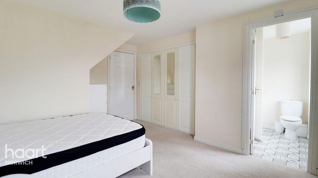 1 bedroom in a house share to rent - Photo 1