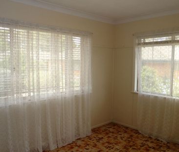 Three Bedroom Home South Toowoomba - Photo 2