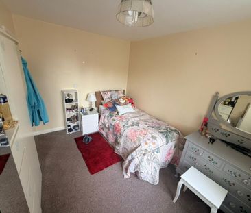 2 bed Bungalow - To Let - Photo 4