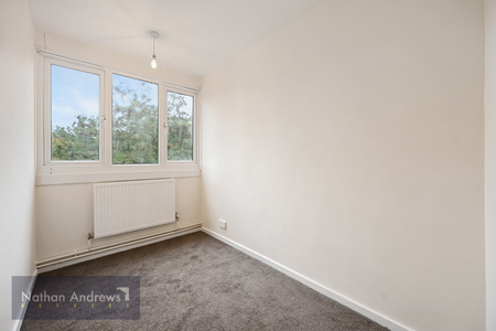 3 bedroom flat to rent - Photo 3