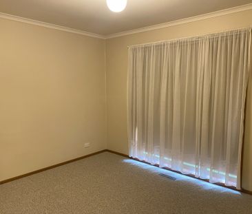 Spacious 3-Bedroom Unit in Rosanna – Available for Lease Now! - Photo 1