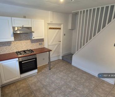 2 bedroom end of terrace house to rent - Photo 3