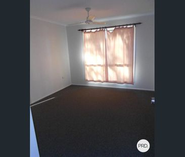 2 BEDROOM DUPLEX LIVING - Photo 2