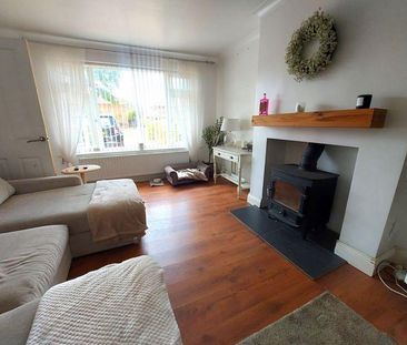 3 bedroom semi-detached bungalow to rent - Photo 1