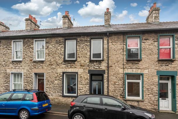 2 bedroom terraced house to rent - Photo 1