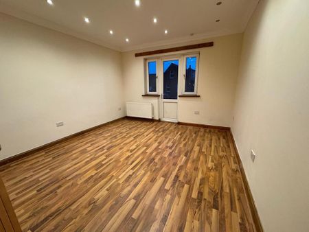4 bedroom detached house to rent - Photo 2