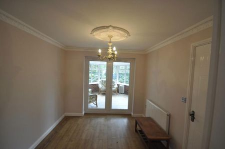 4 bedroom detached house to rent - Photo 4