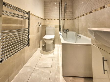 The Maples, CM21, Sawbridgeworth - Photo 2