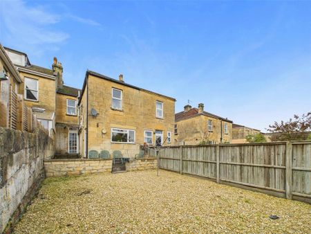 6 bedroom terraced house to rent - Photo 2
