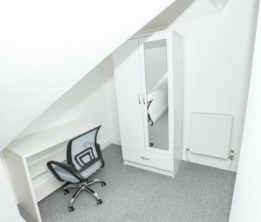 5 bedroom end of terrace house to rent - Photo 4