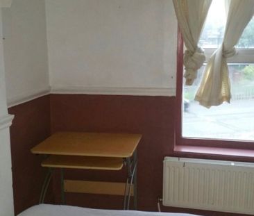 Room in a Shared House, Windmill Road, LU1 - Photo 5