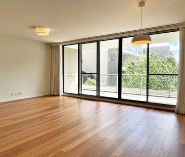 Huge 2 bed, 2 balcony with stunning polished floors - Photo 3