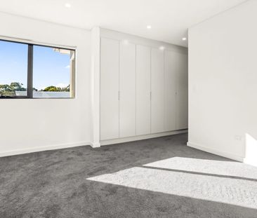 Townhouse with Spacious Living and Ideal Location - Photo 1