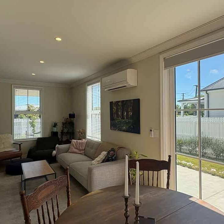 Sunny, Spacious & Super Handy - Photo 1