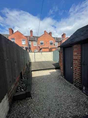 3 bedroom terraced house to rent - Photo 3