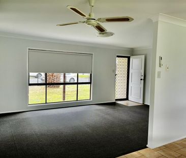 Charming Three Bedroom Home! - Photo 6