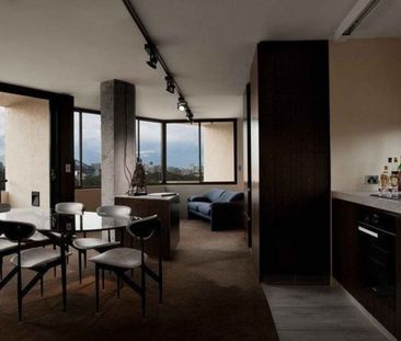 Immaculate Furnished Studio (One Bedroom Size) with Harbour & City ... - Photo 1