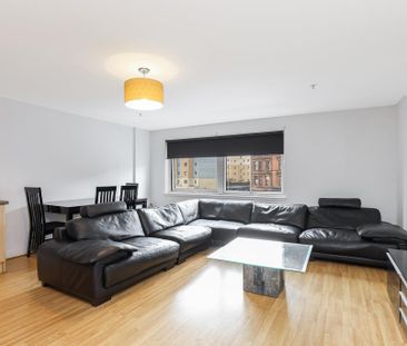 2 bedroom flat to rent - Photo 2