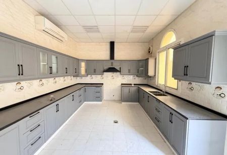 4 master bedroom like brand new villa in Al Hoshi - Photo 5