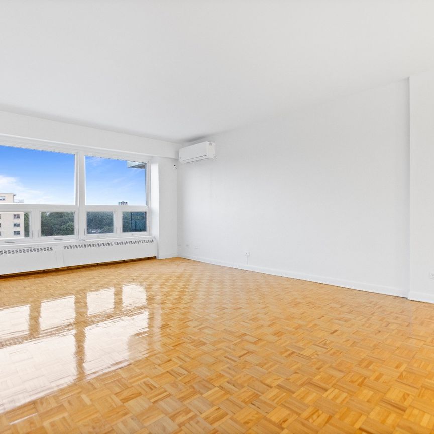 5320 Av. MacDonald, Côte-Saint-Luc, QC H3X - Photo 1