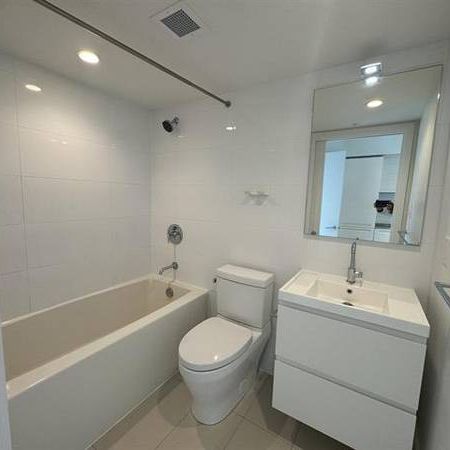 Downtown on Hornby st 2 bed/2 bath plus den unit for rent - Photo 4