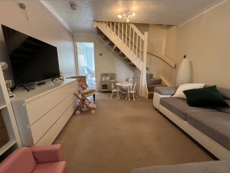 2 bedroom semi-detached house to rent - Photo 5