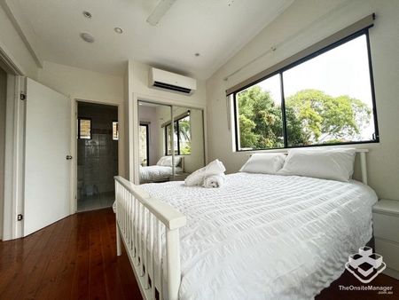 Luxury 3 storey House in central Surfers Paradise - Photo 3