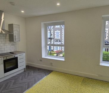 9b Victoria Gardens - Photo 3