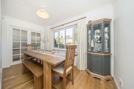 5 bedroom detached house to rent - Photo 3