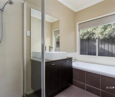 Elegant Family Home in Alamanda Estate – Prime Location - Photo 6