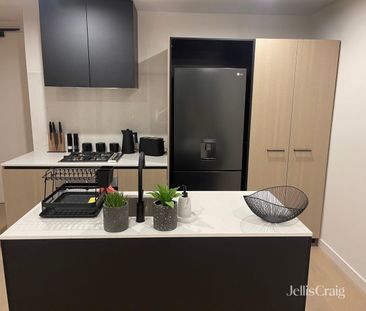 Stylish South Melbourne Living with Convenience at Your Doorstep - Photo 4