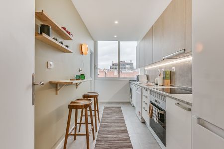 Arrenda-se apartamento T3 totalmente renovado e mobilado em Almada - Photo 2