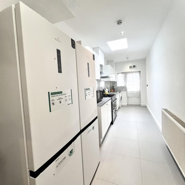 1 bedroom in a house share to rent - Photo 1