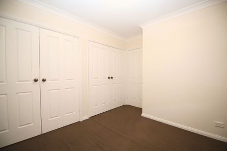 Charming 3 Bedroom, 2 Bathroom House in Chester Hill - Available Now! - Photo 4