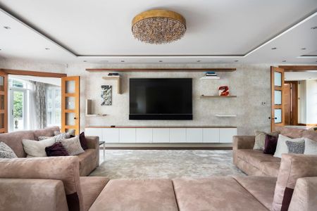 6 bedroom detached house to rent - Photo 2