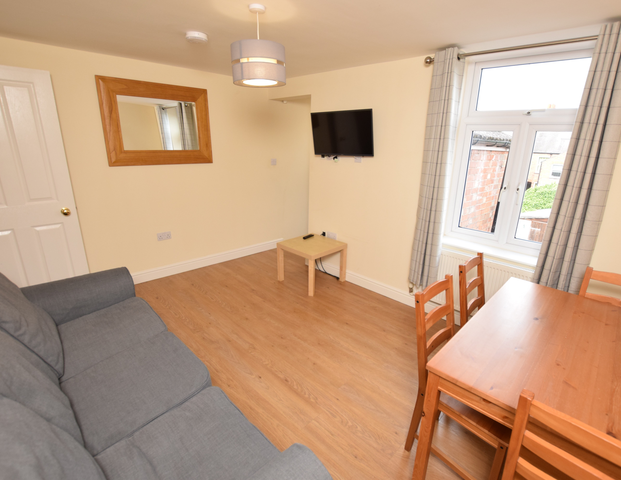 Paget Street Room 1 - Photo 1