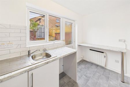 2 bedroom semi-detached house to rent - Photo 5