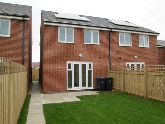 3 bedroom semi-detached house to rent - Photo 1