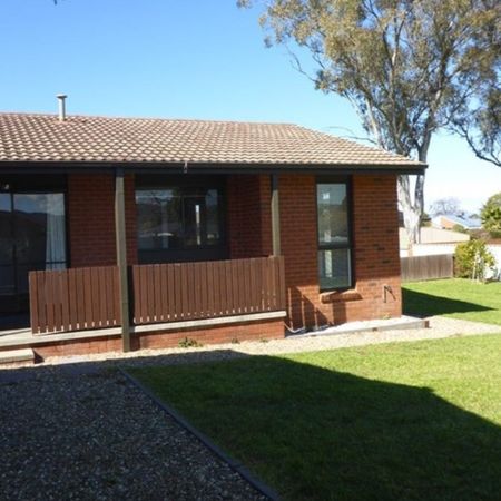 Comfortable Family Living in a Quiet Court Location - Photo 4